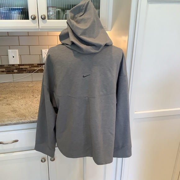 Nike Yoga Dri-Fit Gray Hooded Pullover Sweatshirt Size Large - Picture 5 of 9